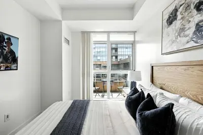 Gallery image of Modern Lakefront Escape Walk to Waterfront in Toronto