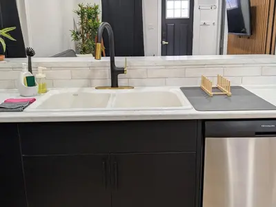 a kitchen counter with a sink and a sink at Hamilton Ontario 2 BR Wi-Fi Workspaces Near Ottawa in Hamilton