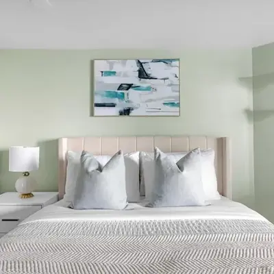 Cozy Waterfront Studio plus Parking by the Bentway
