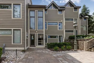 Gallery image of Slope View Chalet Walk to the Village - Patio in Blue Mountains