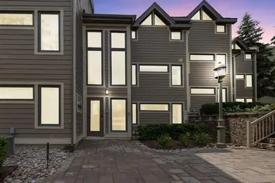 Gallery image of Slope View Chalet Walk to the Village - Patio in Blue Mountains