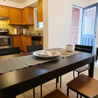 Semi-Private Townhouse - 3 Bedrooms - 4 beds - Free Parking
