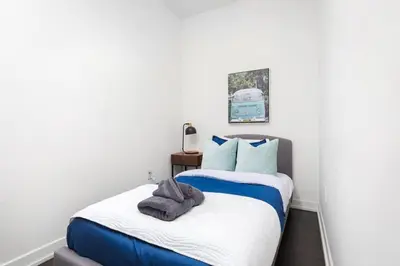 Gallery image of Downtown Escape Stylish Condo with City Views in Toronto