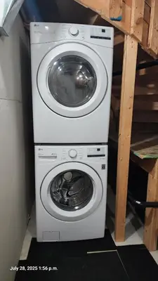 a washer and dryer sitting on top of a staircase at Spacious 2 BR, 3 beds, sleeps 6, kitchen, laundry in Richmond Hill