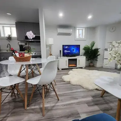 Entire 2BR Apt in Midtown Toronto