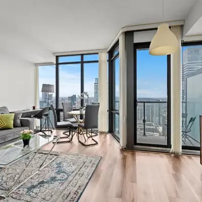 Attractive 1 Bedroom High Floor with Skyline View