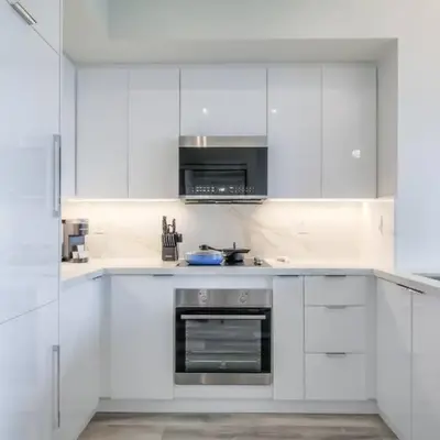 Down Town CN Tower View 2BR Condo with Balcony and WiFi