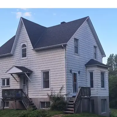 Century House on Quarter acre lot