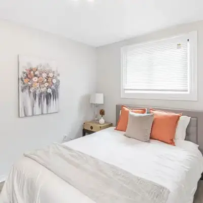 Quaint and Stylish UPPER level 3-bed bungalow in Hamilton
