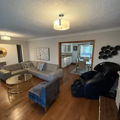 Spacious 5-Bedroom House in Thornhill