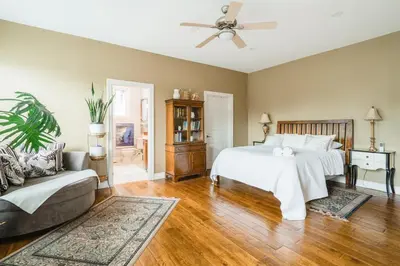 a bedroom with a bed and a ceiling fan at 4 Bedroom Stoney Creek Nature Oasis Sauna, Games & Luxury Comfort in Hamilton