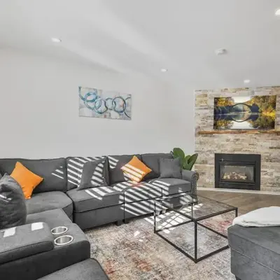 Luxe 4BR Retreat w Heated Pool Hot Tub and BBQ