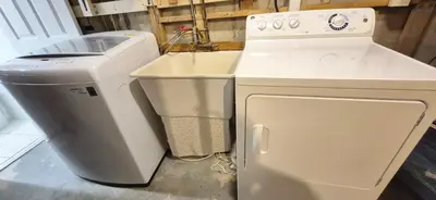 a stove and a dryer next to a sink at Pacific Mall Bright & Cozy Rooms with Privated Bathrooms in Toronto