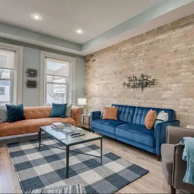 Modern Industrial Suite w Private Patio - The Roland