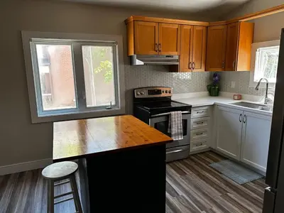 Gallery image of Renovated 2 bdrm apartment in central Hamilton in Hamilton