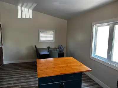 Gallery image of Renovated 2 bdrm apartment in central Hamilton in Hamilton