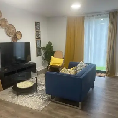 Self contained lower level 1 Bedroom apartment