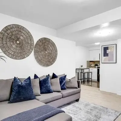 Stylish Modern 2-bedroom Basement Suite