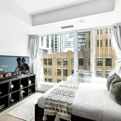 Modern Studio Retreat in Downtown Toronto