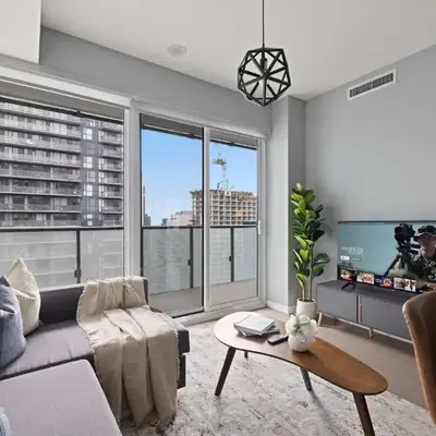 Chic 1-Bedroom Downtown Toronto Getaway