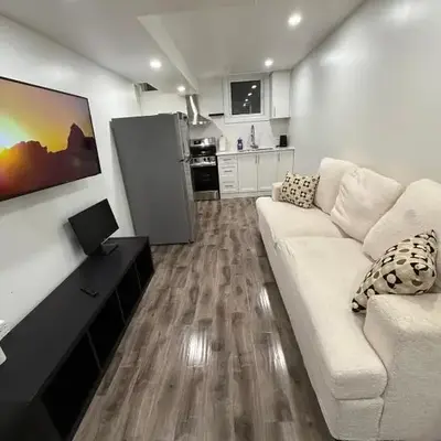Modern & cozy one Bedroom Basement Suite with Kitchen and parking- sleeps 4