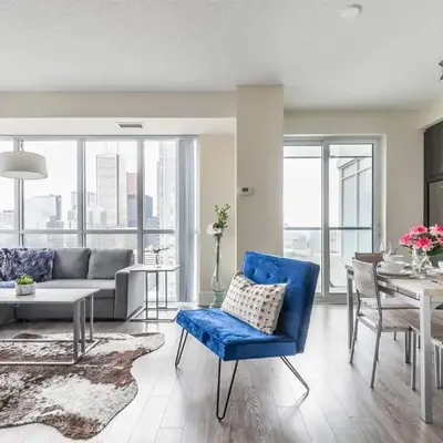 Luxury 1BR Suite w Skyline City Views - The Roland