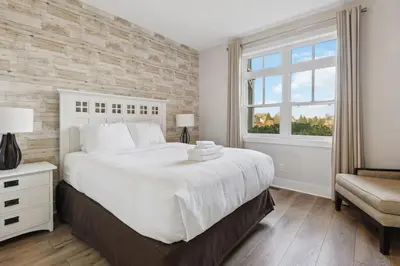 a bedroom with a large bed and a window at Alpine Breeze Getaway at Blue in Blue Mountains