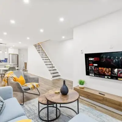 Stylish 3BR Urban Retreat near Christie Sleeps 6