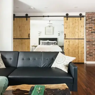 Wood-Rich Niagara Loft close to Queen Street