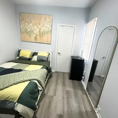 Cozy Private Room Near Downtown Toronto