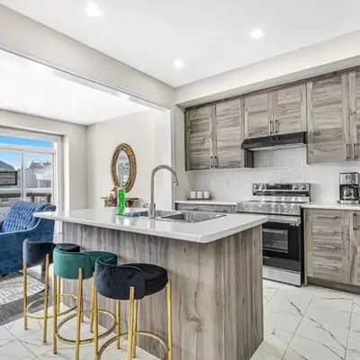 Designer Home in Niagara Falls