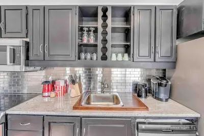 Gallery image of One of a Kind Stay Container Tiny Home by Falls in Niagara Falls