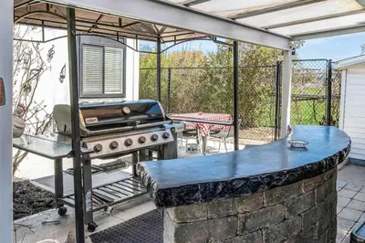 Gallery image of One of a Kind Stay Container Tiny Home by Falls in Niagara Falls