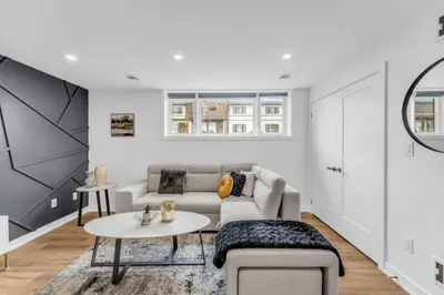 a white living room with a couch and a table at New 2BD Townhouse Mins from Niagara Falls in Niagara Falls