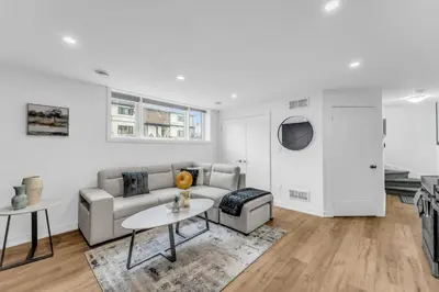 a living room with a couch and a table at New 2BD Townhouse Mins from Niagara Falls in Niagara Falls