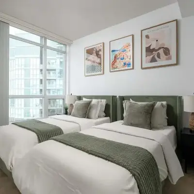 Stunning 1BD Lakeview Condo near BMO Free Parking