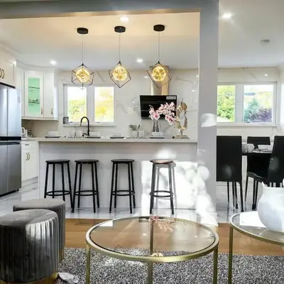 5 Bed 4Bath 9 Parking Lakeside Retreat