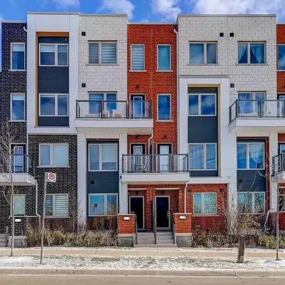 Downsview Park Luxury Townhome near Yorkdale Transit