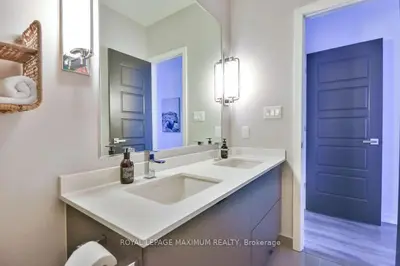 a bathroom with two sinks and a large mirror at Waterfront Modern Vila in Innisfil