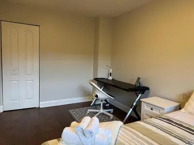 a room with a bedroom with a desk and a bed at Quite room finch birchmunt in Toronto
