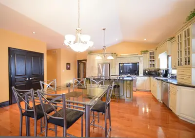 a dining room with a table and chairs in a kitchen at STONEHAVEN RETREAT in Niagara Falls