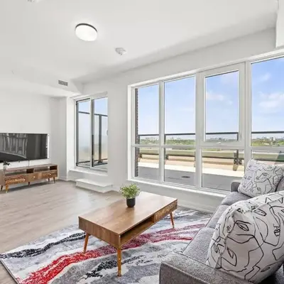 Spacious 3BR Loft with Balcony and Free Parking