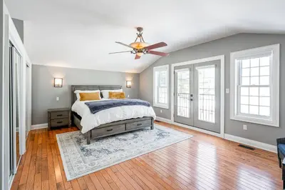 a bedroom with a bed and a ceiling fan at Peaceful 3Bdrm Spacious NOTL Home mins to Town in Niagara on the Lake