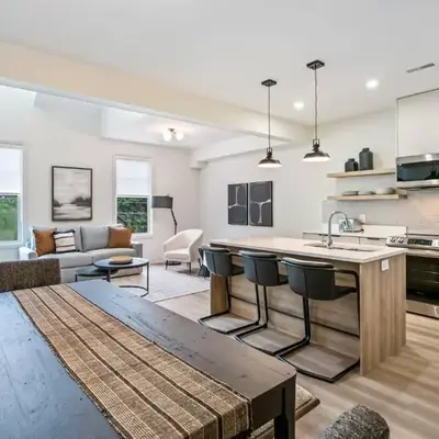 1 Bdrm Luxe Apartment in Niagara
