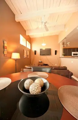 a living room with a table with two balls in a bowl at SUPERIOR 2 in Niagara Falls