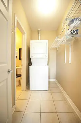 a kitchen with a washer and dryer in a room at Superior 4 in Niagara Falls