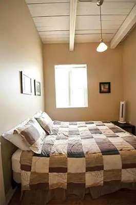 a bedroom with a bed and a window at Superior 4 in Niagara Falls