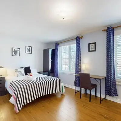 Cozy Queen room with Shared Bath near Seneca Finch 404