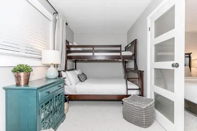 a bedroom with a bunk bed and a desk at Alpine Cove - Condo in Collingwood - Sleeps 6 in Collingwood