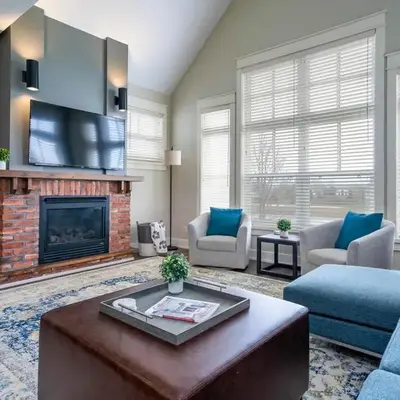Bears Den - Hot Tub - Ski Views - Walk to Village